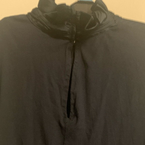 Banana Republic Navy Long Sleeve Top, Large, ruffle neckline, eyelet back, EUC - Picture 3 of 3